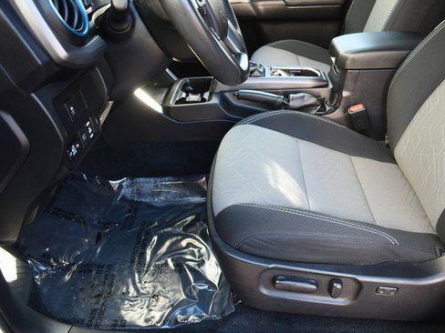 Certified 2021 Toyota Tacoma TRD Off-Road image 15