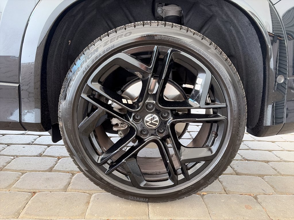 Certified 2026 Volkswagen Tiguan SE R-Line FWD image 42
