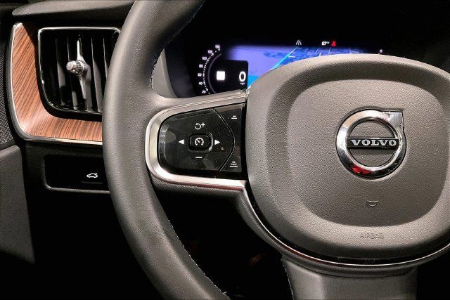 Used 2024 Volvo XC60 B5 Plus AWD/4WD image 21