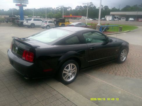 Used 2006 Ford Mustang GT RWD image 4