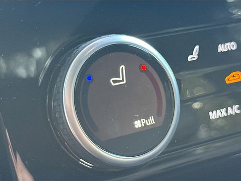 Used 2024 Land Rover Discovery Dynamic SE image 21