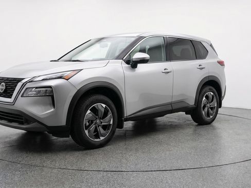 Used 2025 Nissan Rogue SV FWD image 3