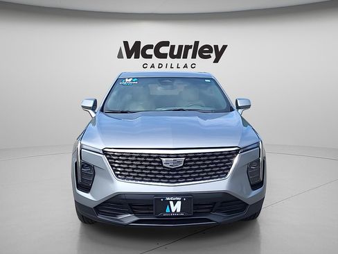 Used 2024 Cadillac XT4 Luxury FWD image 2