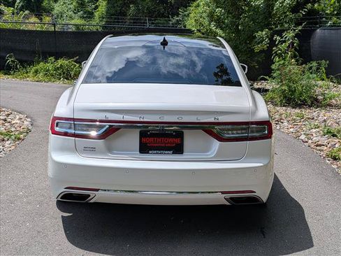 Used 2018 Lincoln Continental Reserve AWD/4WD image 4