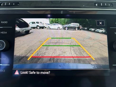 Used 2021 Volkswagen Tiguan SE w/ Panoramic Sunroof Package AWD/4WD image 34