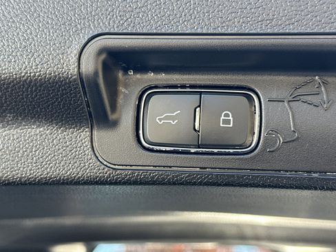 Used 2023 Ford Explorer Limited image 19