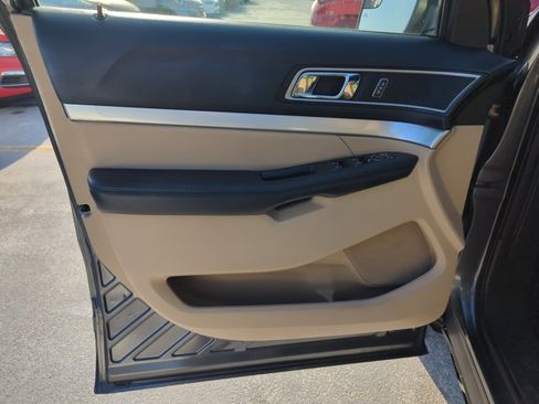 Used 2016 Ford Explorer XLT w/ Equipment Group 202A AWD/4WD image 12