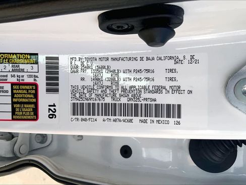 Used 2022 Toyota Tacoma SR5 w/ Technology Package image 33