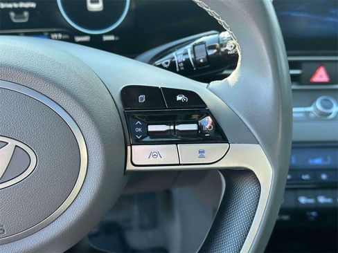 Used 2025 Hyundai Elantra SEL image 21
