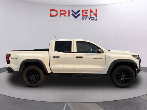 Used 2025 Chevrolet Colorado Trail Boss AWD/4WD image 3