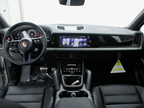 New 2026 Porsche Cayenne S image 13