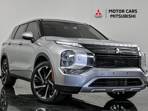 Used 2024 Mitsubishi Outlander SE AWD/4WD image 1
