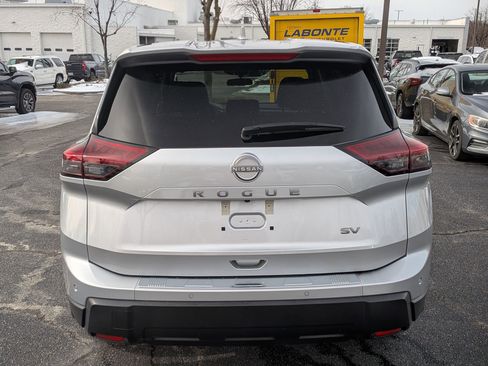 Used 2024 Nissan Rogue SV image 8