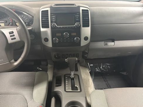Used 2016 Nissan Frontier SV w/ SV Value Truck Package AWD/4WD image 15