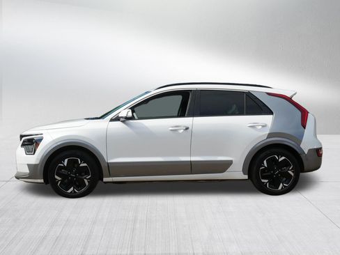 Used 2023 Kia Niro Wave FWD image 4