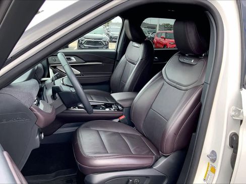 Certified 2025 Ford Explorer Platinum AWD/4WD image 8