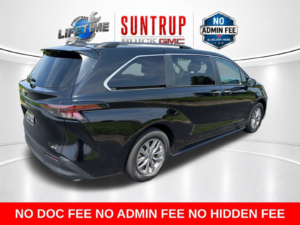 Used 2025 Toyota Sienna XLE FWD image 7