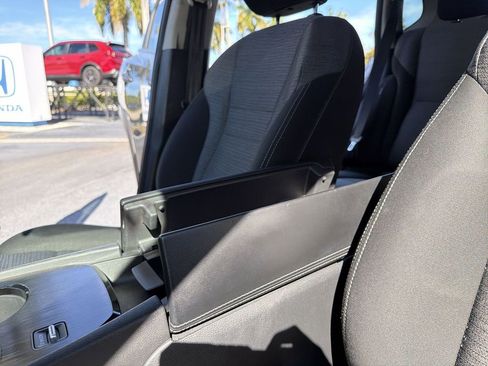 Used 2023 Nissan Rogue SV image 35