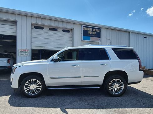 Used 2019 Cadillac Escalade 2WD image 2