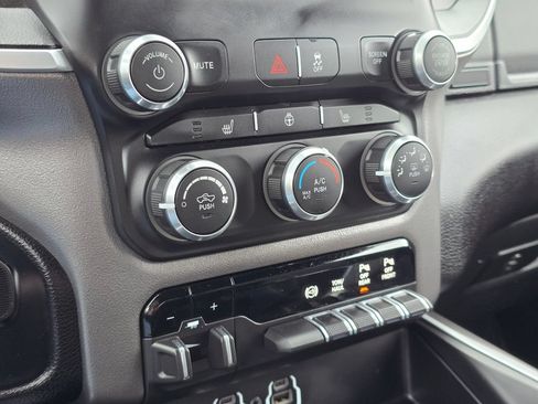 Used 2022 RAM 2500 Big Horn w/ Night Edition AWD/4WD image 23