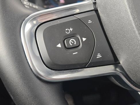 Certified 2023 Volvo XC40 B5 Ultimate w/ Climate Package image 26