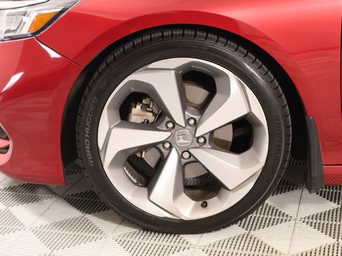 Used 2018 Honda Accord Touring image 19