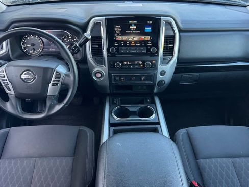 Used 2021 Nissan Titan SV w/ SV Convenience Package image 4