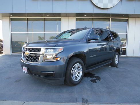 Used 2020 Chevrolet Suburban LT image 3