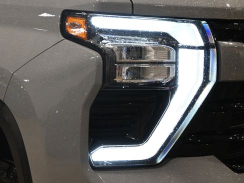 Used 2024 Chevrolet Silverado 2500 LTZ w/ LTZ Plus Package image 12