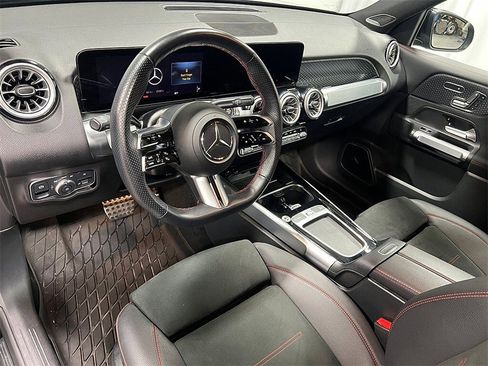 Used 2025 Mercedes-Benz GLB 250 4MATIC image 21