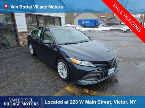 Used 2019 Toyota Camry XLE image 3