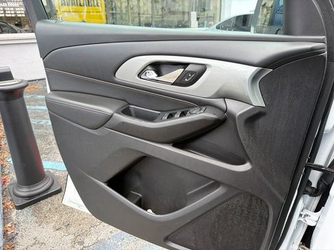 Used 2021 Chevrolet Traverse LS FWD image 6