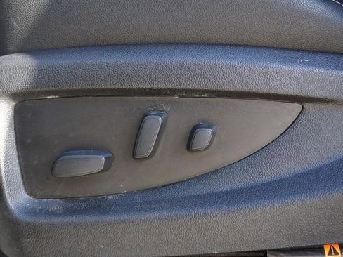 Used 2020 GMC Yukon XL SLT image 28