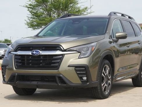 Used 2023 Subaru Ascent Limited AWD/4WD image 3