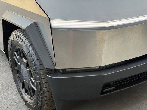 Used 2024 Tesla Cybertruck AWD Crew Cab image 13