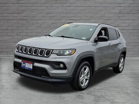 Used 2023 Jeep Compass Latitude w/ Convenience Group AWD/4WD image 5
