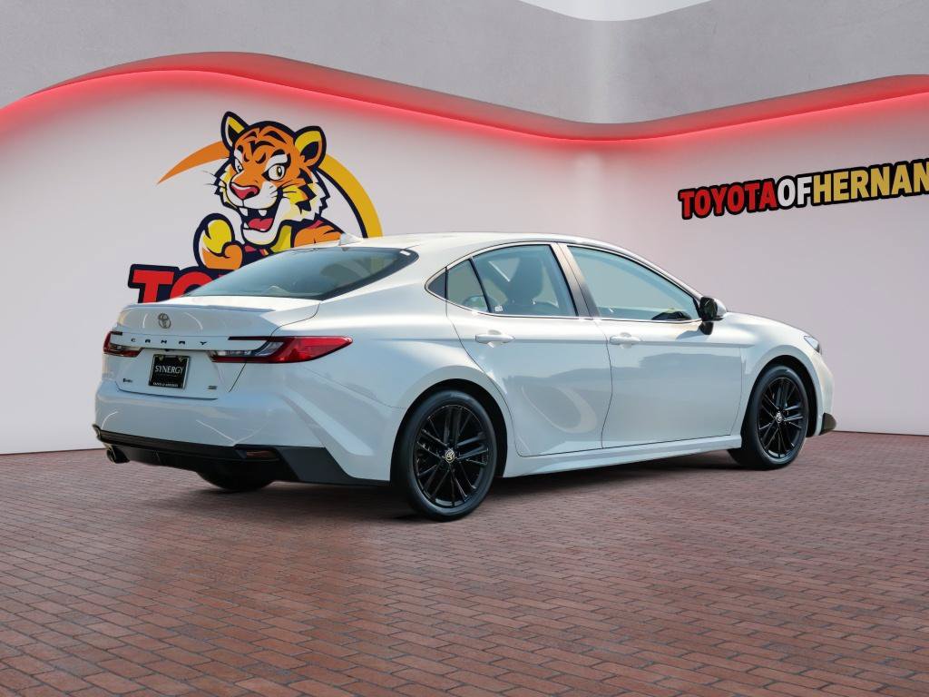 Used 2025 Toyota Camry SE FWD image 6