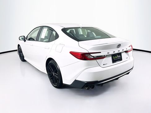 Used 2025 Toyota Camry SE image 5