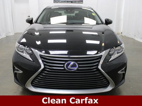 Used 2018 Lexus ES 300h image 2