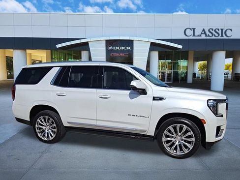 Used 2022 GMC Yukon Denali w/ Denali Premium Package AWD/4WD image 9