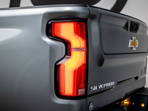 Used 2025 Chevrolet Silverado 3500 High Country w/ Technology Package AWD/4WD image 13
