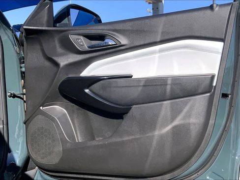 Certified 2025 Chevrolet Trax LT w/ Driver Confidence Package image 23