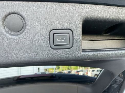 Used 2023 Chevrolet Equinox LT w/ Driver Convenience Package AWD/4WD image 11