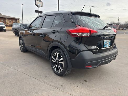 Used 2018 Nissan Kicks SV image 7