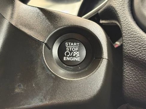 Used 2020 Jeep Compass Latitude FWD image 36