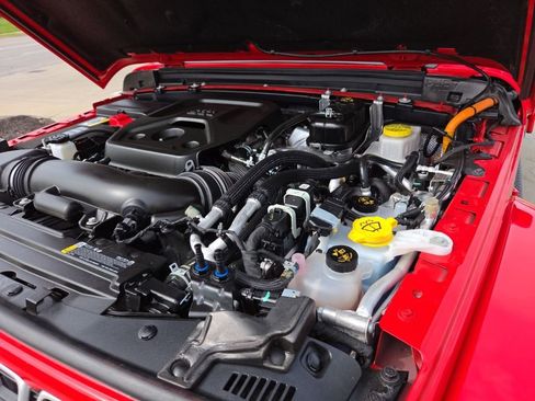 Used 2025 Jeep Wrangler Unlimited Sahara image 28