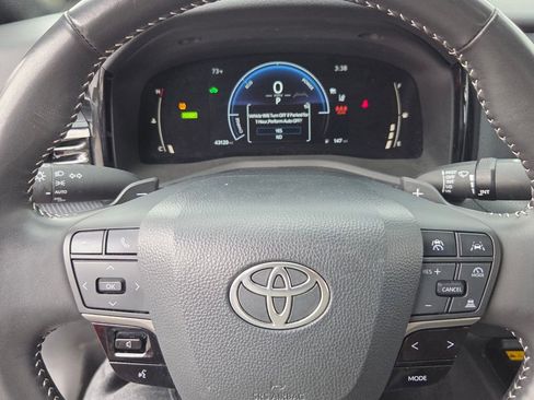 Used 2025 Toyota Camry SE image 21