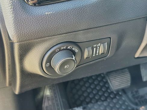Used 2020 Jeep Compass Latitude AWD/4WD image 10
