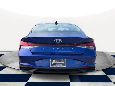 Used 2021 Hyundai Elantra SE FWD image 5