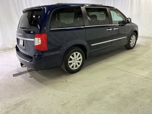 Used 2014 Chrysler Town & Country Touring w/ Trailer Tow Group image 11